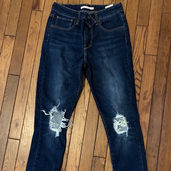 Levi’s 721 High Rise Skinny Busted Knee - Picture 2 of 4
